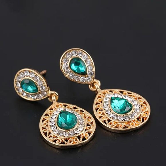 Vintage Water Drop Pendant Necklace and Dangle Earrings Jewelry Set - Picture 3 of 4